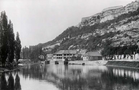 [Vue d'ensemble du moulin et de l'écluse de Tarragnoz, depuis l'aval], 1ère moitié 20e siècle. © Région Bourgogne-Franche-Comté, Inventaire du patrimoine