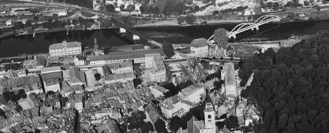 [Détail d'une vue aérienne du quartier de la cathédrale et du Port fluvial, depuis l'ouest], 1956. © Région Bourgogne-Franche-Comté, Inventaire du patrimoine