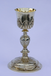 Calice. Vue en légère contre-plongée. © Région Bourgogne-Franche-Comté, Inventaire du patrimoine