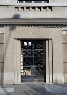 Porte d'entrée d'un immeuble. © Région Bourgogne-Franche-Comté, Inventaire du patrimoine