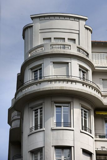 Détail de l'avant-corps arrondi, côté hôtel Mercure. © Région Bourgogne-Franche-Comté, Inventaire du patrimoine