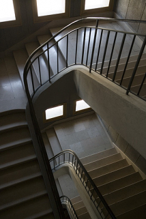 Corps d'entrée : escalier vu en plongée. © Région Bourgogne-Franche-Comté, Inventaire du patrimoine Corps d'entrée : escalier vu en plongée. © Région Bourgogne-Franche-Comté, Inventaire du patrimoine