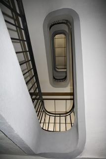 Corps d'entrée : escalier vu en contre-plongée. © Région Bourgogne-Franche-Comté, Inventaire du patrimoine Corps d'entrée : escalier vu en contre-plongée. © Région Bourgogne-Franche-Comté, Inventaire du patrimoine