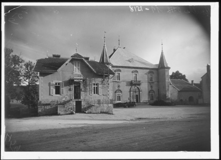 Hôtel de ville et poste. © Région Bourgogne-Franche-Comté, Inventaire du patrimoine