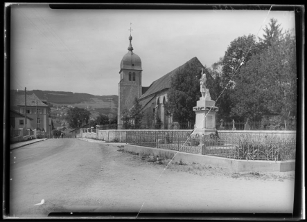  église paroissiale monument aux morts © Région Bourgogne-Franche-Comté, Inventaire du patrimoine