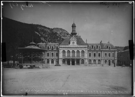 [Façade antérieure, avec le kiosque], 1er quart 20e siècle. © Région Bourgogne-Franche-Comté, Inventaire du patrimoine