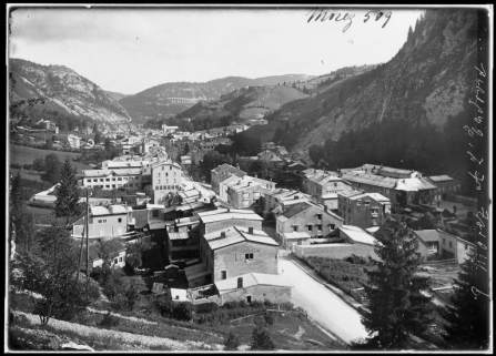 [Vue d'ensemble de la rue de la République et du haut de Morez], 1er quart 20e siècle. © Région Bourgogne-Franche-Comté, Inventaire du patrimoine