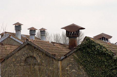 Cheminées métalliques de la salle de tissage. © Région Bourgogne-Franche-Comté, Inventaire du patrimoine