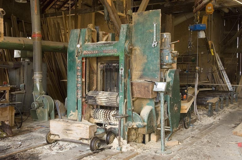 Scie à châssis multilames verticales dite déligneuse Socolest. © Région Bourgogne-Franche-Comté, Inventaire du patrimoine
