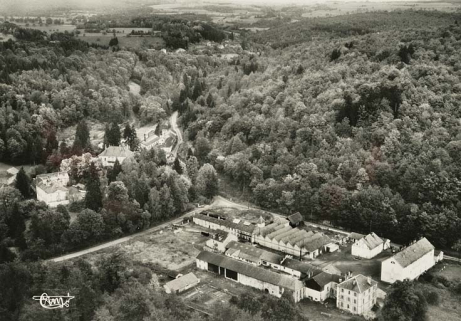 Aillevillers (Hte-Saône) - La Chaudeau - Vue générale aérienne. © Région Bourgogne-Franche-Comté, Inventaire du patrimoine Aillevillers (Hte-Saône) - La Chaudeau - Vue générale aérienne. © Région Bourgogne-Franche-Comté, Inventaire du patrimoine