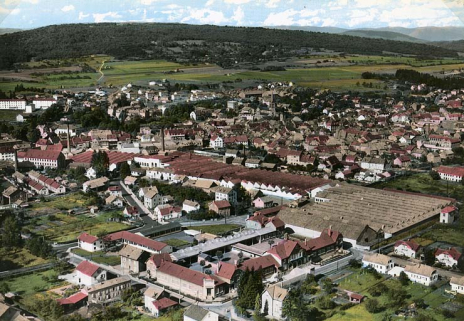 Vue aérienne de la ville depuis le sud-ouest. © Région Bourgogne-Franche-Comté, Inventaire du patrimoine