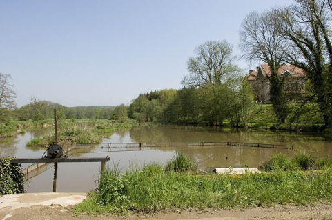 Bassin de retenue. © Région Bourgogne-Franche-Comté, Inventaire du patrimoine