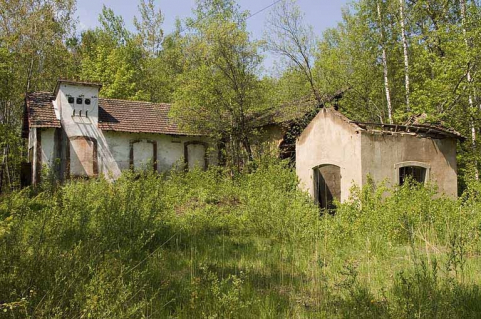 Bâtiment et transformateur de l'usine de produits chimiques. © Région Bourgogne-Franche-Comté, Inventaire du patrimoine Bâtiment et transformateur de l'usine de produits chimiques. © Région Bourgogne-Franche-Comté, Inventaire du patrimoine