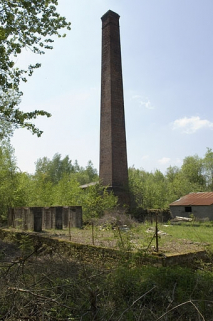 La cheminée vue depuis le nord-est. © Région Bourgogne-Franche-Comté, Inventaire du patrimoine La cheminée vue depuis le nord-est. © Région Bourgogne-Franche-Comté, Inventaire du patrimoine