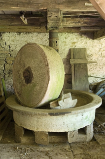 Meules à huile (ribe). Vue d'ensemble. © Région Bourgogne-Franche-Comté, Inventaire du patrimoine
