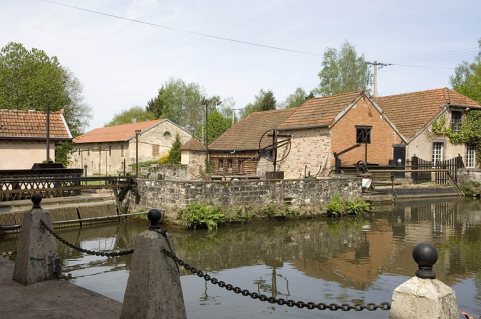 Vue d'ensemble depuis le sud-est. © Région Bourgogne-Franche-Comté, Inventaire du patrimoine