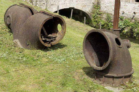 Extrémités de conduites forcées (déposées). © Région Bourgogne-Franche-Comté, Inventaire du patrimoine