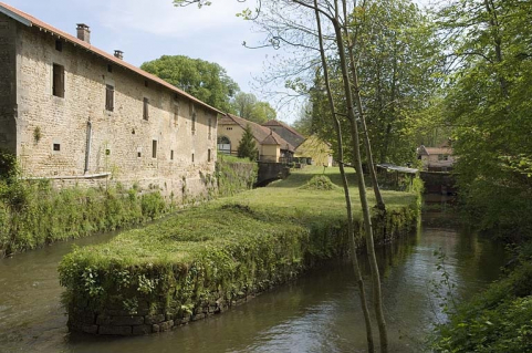 Vue d'ensemble depuis l'ouest. © Région Bourgogne-Franche-Comté, Inventaire du patrimoine