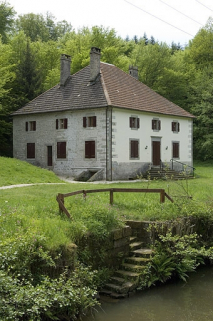 Logement patronal (1817) vu de trois quarts. © Région Bourgogne-Franche-Comté, Inventaire du patrimoine