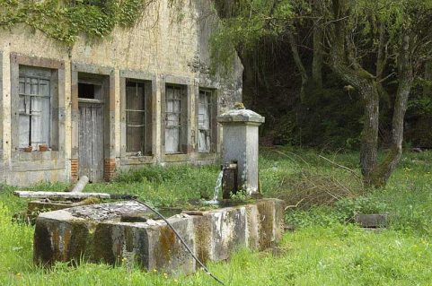 Façades antérieures depuis l'ouest. © Région Bourgogne-Franche-Comté, Inventaire du patrimoine