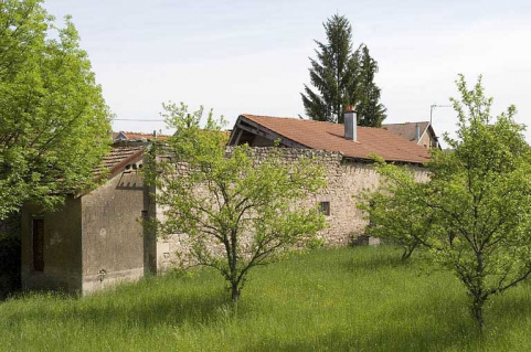 Transformateur et façade sud de l'atelier de fabrication. © Région Bourgogne-Franche-Comté, Inventaire du patrimoine