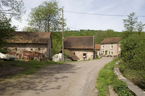 Vue d'ensemble depuis le sud-est. © Région Bourgogne-Franche-Comté, Inventaire du patrimoine