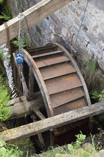 Vue plongeante sur la roue hydraulique. © Région Bourgogne-Franche-Comté, Inventaire du patrimoine