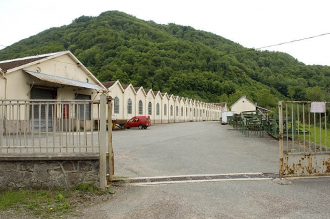 Pignons de l'atelier de fabrication depuis l'entrée. © Région Bourgogne-Franche-Comté, Inventaire du patrimoine