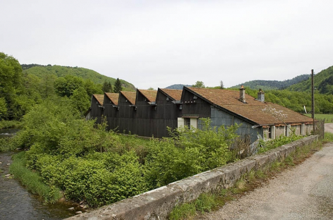 Vue de trois quarts arrière. © Région Bourgogne-Franche-Comté, Inventaire du patrimoine