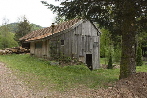 Vue d'ensemble depuis l'ouest. © Région Bourgogne-Franche-Comté, Inventaire du patrimoine Vue d'ensemble depuis l'ouest. © Région Bourgogne-Franche-Comté, Inventaire du patrimoine