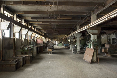 Atelier de fabrication primitif. Vue d'ensemble des ateliers de planage et de taillage (1er étage). © Région Bourgogne-Franche-Comté, Inventaire du patrimoine