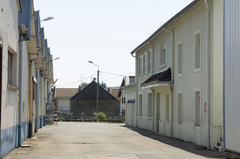 Passage entre l'atelier de fabrication et les bureaux. © Région Bourgogne-Franche-Comté, Inventaire du patrimoine