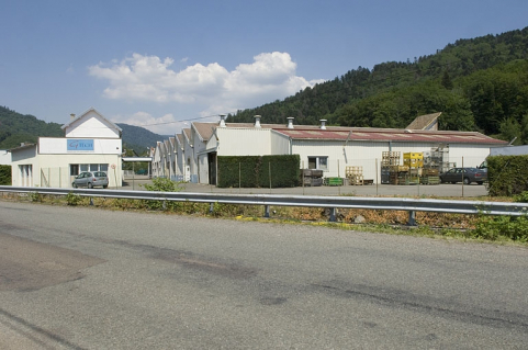Vue d'ensemble depuis la route, au sud. © Région Bourgogne-Franche-Comté, Inventaire du patrimoine