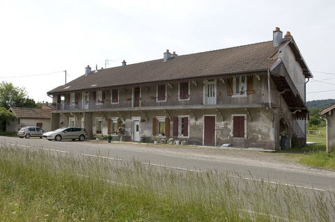 Logement d'ouvriers, dit caserne des Fressais (27 avenue de France). © Région Bourgogne-Franche-Comté, Inventaire du patrimoine Logement d'ouvriers, dit caserne des Fressais (27 avenue de France). © Région Bourgogne-Franche-Comté, Inventaire du patrimoine