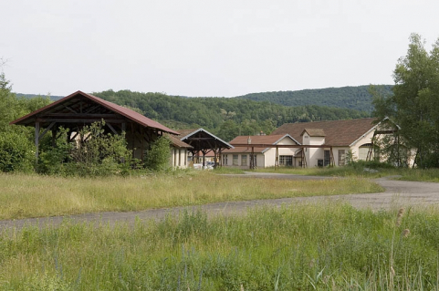 Vue d'ensemble depuis le sud. © Région Bourgogne-Franche-Comté, Inventaire du patrimoine Vue d'ensemble depuis le sud. © Région Bourgogne-Franche-Comté, Inventaire du patrimoine