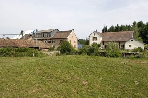 Vue d'ensemble depuis le sud-est. © Région Bourgogne-Franche-Comté, Inventaire du patrimoine Vue d'ensemble depuis le sud-est. © Région Bourgogne-Franche-Comté, Inventaire du patrimoine