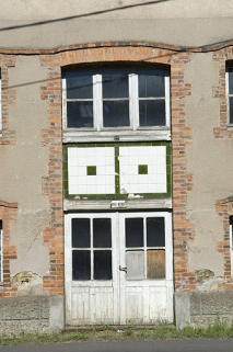 Façade sur rue. Détail de la travée centrale. © Région Bourgogne-Franche-Comté, Inventaire du patrimoine