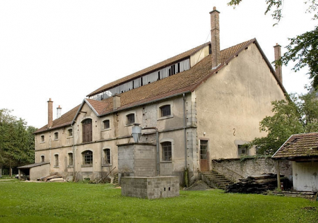 Vue de trois quarts arrière. © Région Bourgogne-Franche-Comté, Inventaire du patrimoine