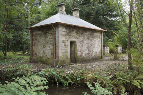 Rendez-vous de chasse. Vue de trois quarts arrière. © Région Bourgogne-Franche-Comté, Inventaire du patrimoine Rendez-vous de chasse. Vue de trois quarts arrière. © Région Bourgogne-Franche-Comté, Inventaire du patrimoine