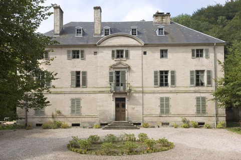 Façade antérieure de la demeure. © Région Bourgogne-Franche-Comté, Inventaire du patrimoine Façade antérieure de la demeure. © Région Bourgogne-Franche-Comté, Inventaire du patrimoine