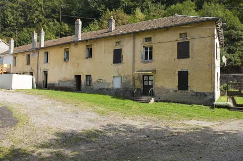 Façade occidentale des logements ouvriers. © Région Bourgogne-Franche-Comté, Inventaire du patrimoine Façade occidentale des logements ouvriers. © Région Bourgogne-Franche-Comté, Inventaire du patrimoine