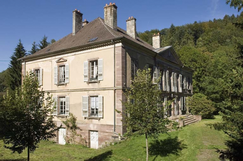 Vue de trois quarts arrière. © Région Bourgogne-Franche-Comté, Inventaire du patrimoine