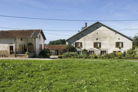 Bâtiments industriels et pignon de la ferme. © Région Bourgogne-Franche-Comté, Inventaire du patrimoine