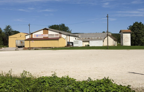 Vue d'ensemble depuis le sud-ouest. © Région Bourgogne-Franche-Comté, Inventaire du patrimoine Vue d'ensemble depuis le sud-ouest. © Région Bourgogne-Franche-Comté, Inventaire du patrimoine