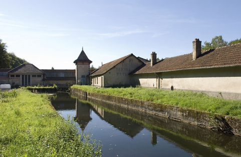 Ateliers et bief d'amenée. © Région Bourgogne-Franche-Comté, Inventaire du patrimoine Ateliers et bief d'amenée. © Région Bourgogne-Franche-Comté, Inventaire du patrimoine