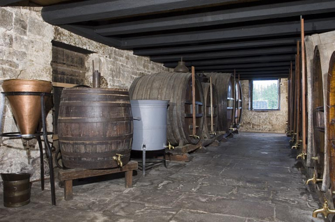 Rez-de-chaussée de la demeure principale. Pièces diverses et foudres. © Région Bourgogne-Franche-Comté, Inventaire du patrimoine