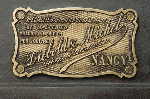 Machine à vapeur Diebold et Michel (Nancy). Plaque de constructeur. © Région Bourgogne-Franche-Comté, Inventaire du patrimoine