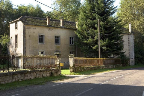 Bâtiment abritant les chais, les magasins et les bureaux. © Région Bourgogne-Franche-Comté, Inventaire du patrimoine