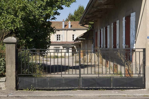 Portail et cour de la distillerie. © Région Bourgogne-Franche-Comté, Inventaire du patrimoine