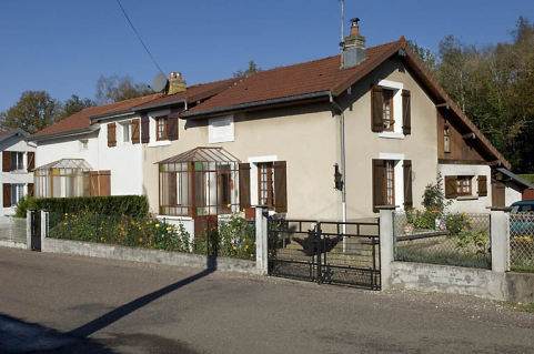 Maison jumelée. © Région Bourgogne-Franche-Comté, Inventaire du patrimoine Maison jumelée. © Région Bourgogne-Franche-Comté, Inventaire du patrimoine